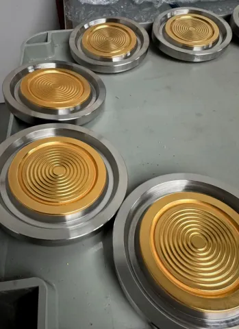 Goud vergulde elementen